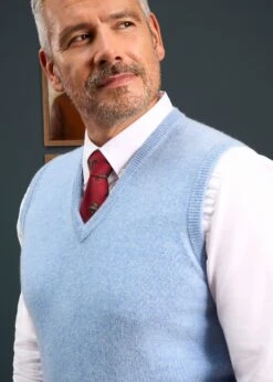 Norfolk Men's Lambswool Slipover In Glacier - Classic Fit -Elegant Wear World 050A62 NORFOLK VEE NECK SLIPOVER GLACIER 02