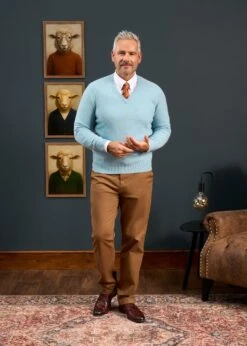 Hampshire Lambswool Jumper In Blue Seal - Classic Fit -Elegant Wear World 050A65 HAMPSHIRE CLASSIC SADDLE SHOULDER VEE BLUE SEAL 05