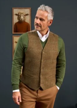 Surrey Men's Tweed Lined Country Waistcoat In Marsh - Regular Fit -Elegant Wear World Alan Paine Surrey Mens Tweed Waistcoat in Marsh 4