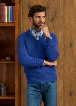 Kilsyth Men's Lambswool Jumper In Persian - Regular Fit -Elegant Wear World Kilsyth Lambswool Vee Neck Jumper Persian 2