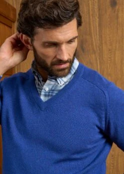 Kilsyth Men's Lambswool Jumper In Persian - Regular Fit -Elegant Wear World Kilsyth Lambswool Vee Neck Jumper Persian 5