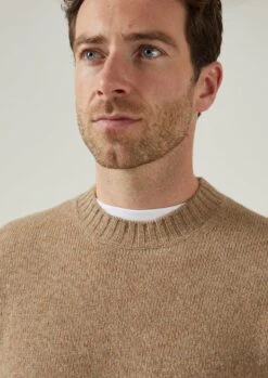 Kinnadie Supersoft Shetland Jumper In Pale Oak - Regular Fit 7 Kinnadie Supersoft Shetland Jumper In Pale Oak - Regular Fit -Elegant Wear World Kinnadie mens supersoft shetland jumper pale oak 3