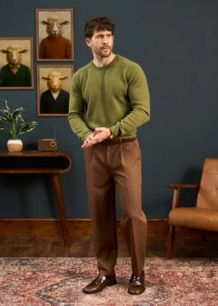 Lenzie Men's Lambswool Jumper In Green Bean - Regular Fit -Elegant Wear World Mens Lambswool Crew Neck Regular Fit Green 2