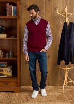 Norfolk Men's Lambswool Slipover In Bordeaux - Classic Fit -Elegant Wear World Norfolk Lambswool Knitted Slipover Bordeaux 2