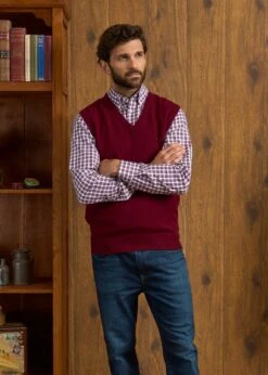 Norfolk Men's Lambswool Slipover In Bordeaux - Classic Fit -Elegant Wear World Norfolk Lambswool Knitted Slipover Bordeaux 4